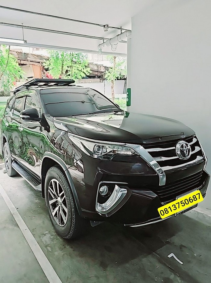 SUV 7 ที่นั่งสำหรับเดินทาง แบบคล่องตัว รวดเร็วตรงต่อเวลา สามารถเรียกใช้บริการเราได้ติดต่อโทร0948409696แอดไลน์โทรฟรี